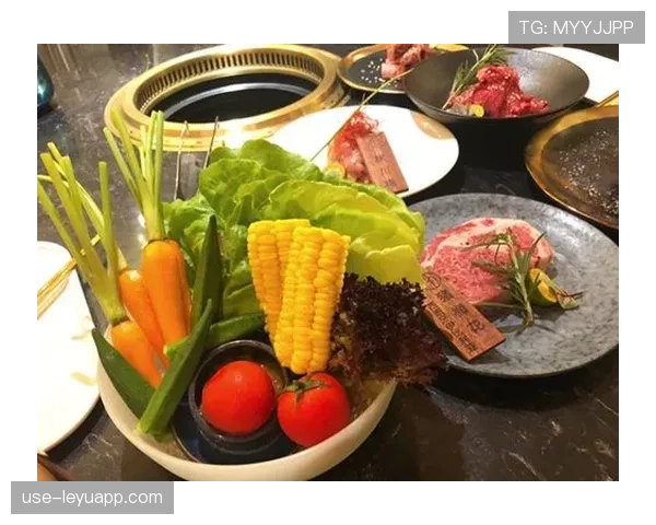 程语轩这孩子球场上拼命,一到饭点就秒变美食博主,感觉他肚子里有个小宇宙跟着跑! 程语轩这孩子球场上拼命,一到饭点就秒变美食博主,感觉他肚子里有个小宇宙跟着跑!