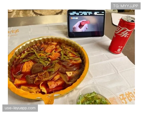 肖若腾赛前啃鸡腿的样子,像极了我熬夜追剧时偷吃宵夜 肖若腾赛前啃鸡腿的样子,像极了我熬夜追剧时偷吃宵夜